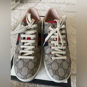 Authentic Gucci Women’s Ace GG Supreme Sneaker Size 6